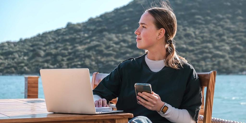 Digital-Nomad-Guide-2025-Top-Com